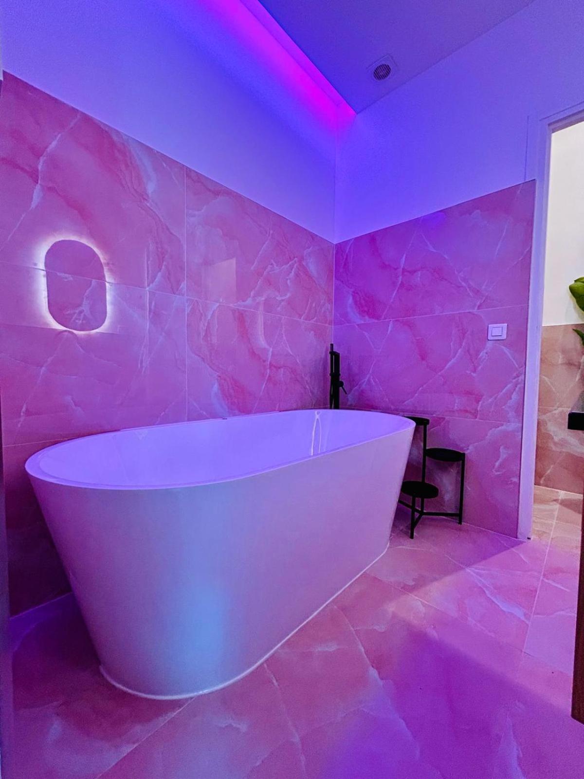 Intimate Escape - Seaside - Spa Bath - Wifi - Ac Nice Luaran gambar