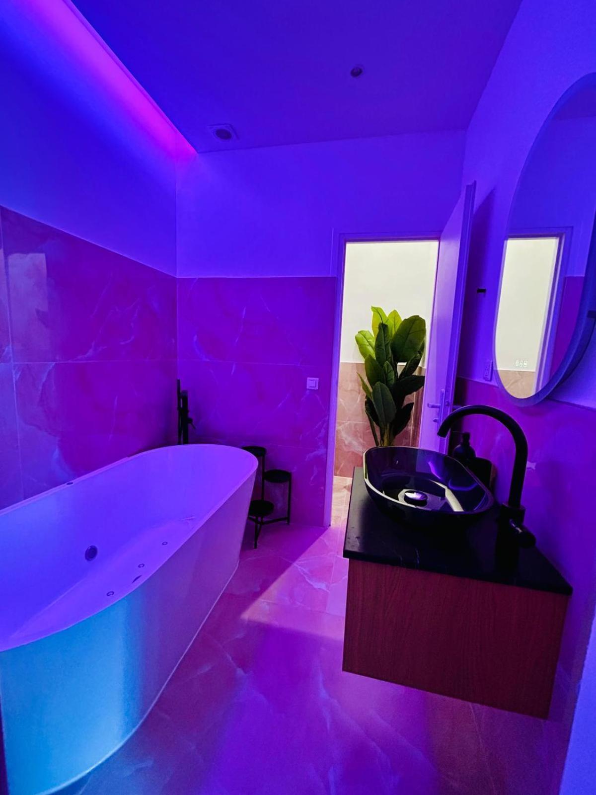 Intimate Escape - Seaside - Spa Bath - Wifi - Ac Nice Luaran gambar