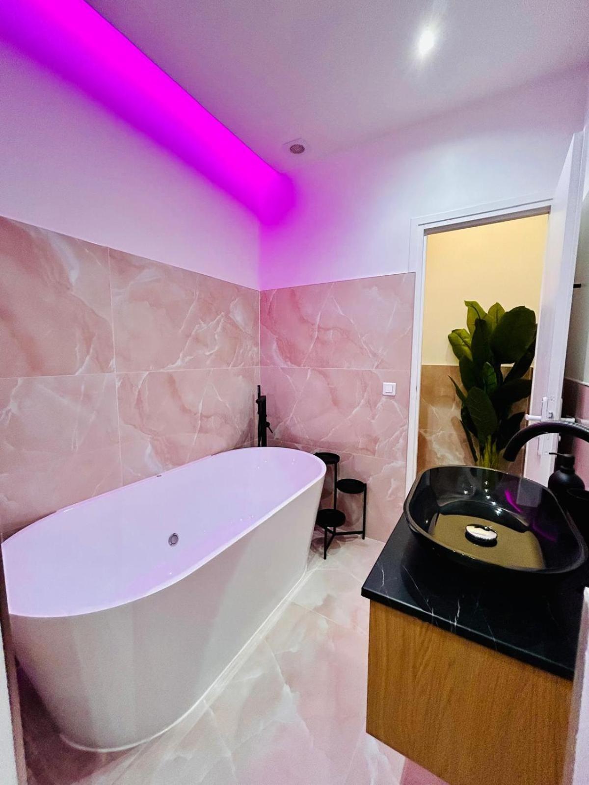 Intimate Escape - Seaside - Spa Bath - Wifi - Ac Nice Luaran gambar